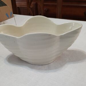 Porcelain shell-shaped bowl by Belleek Pottery